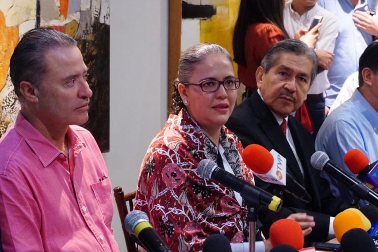 Saldan deuda histórica: dan 25 días adicionales de aguinaldo a jubilados del SNTE