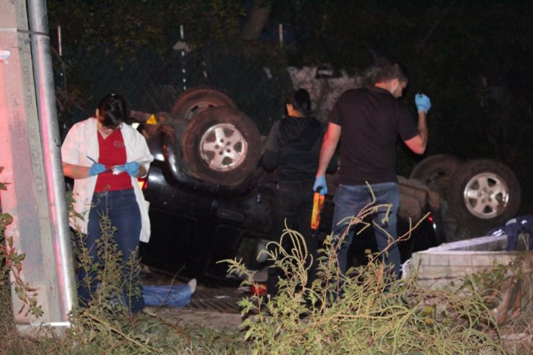 Se impactaron en un poste; hay un muerto y dos heridos