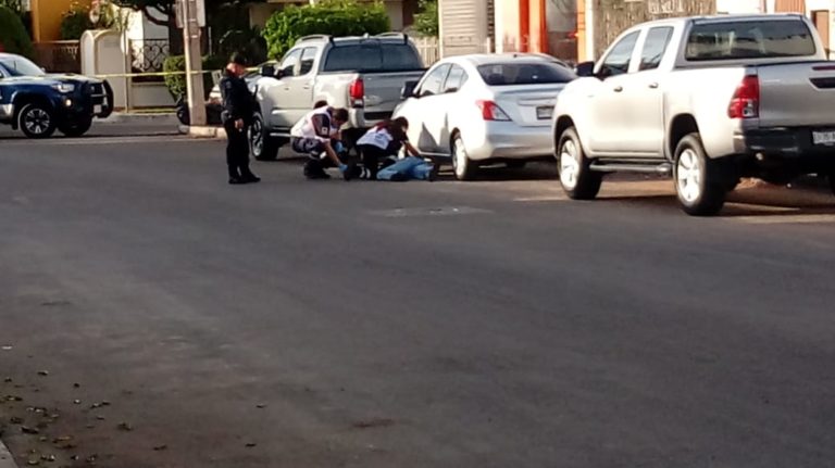 Ejecutan a joven en calle de Las Quintas