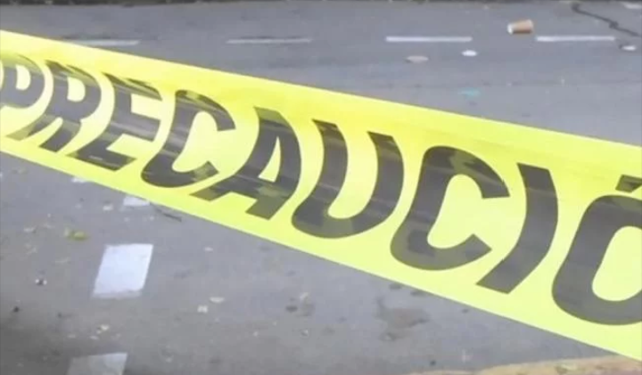 Se le ponchó llanta a auto y arrolló a motociclista en La Platanera