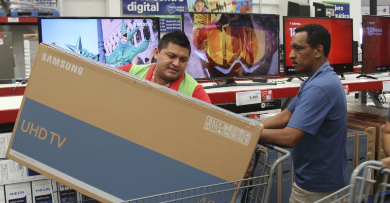 Pantallas de $24 mil a $2 mil 400, la primera oferta ‘accidental’ del Buen Fin