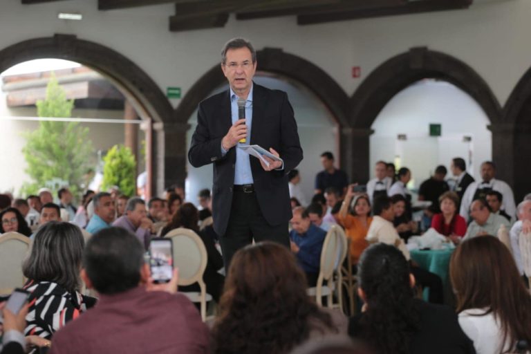 Dialoga titular de la SEP con sector educativo