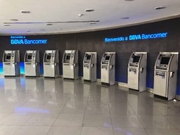 Reportan fallas en movimientos bancarios