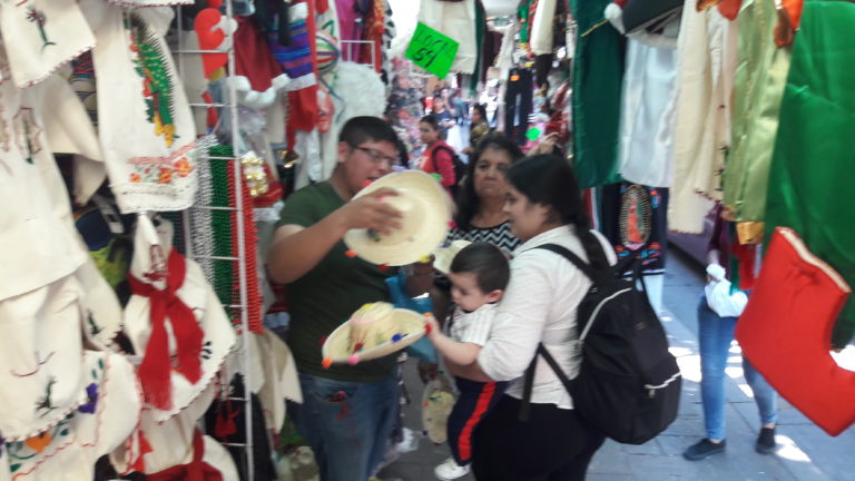 Repunta venta de vestidos guadalupanos