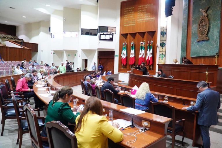 Inician diputados revisión de iniciativas de ingresos de los 18 municipios