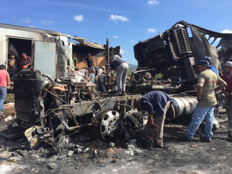 Se incendian dos tráilers en la México 15