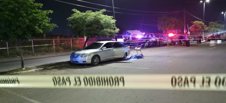 Asesinan a cliente en estacionamiento de súpermercado