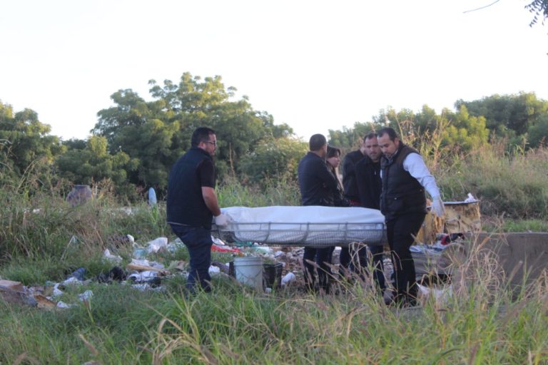 Matan a presunto indigente y hieren a otro en Prados del Sol