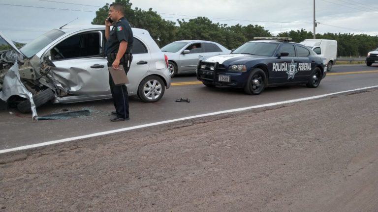 Resulta mujer lesionada tras accidente en El Limón de los Ramos