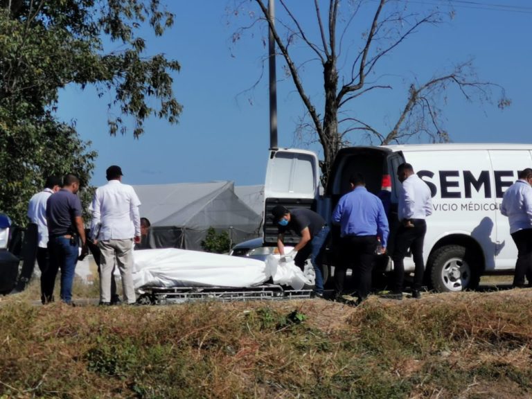 Encuentran cadáver flotando en canal cerca del aeropuerto