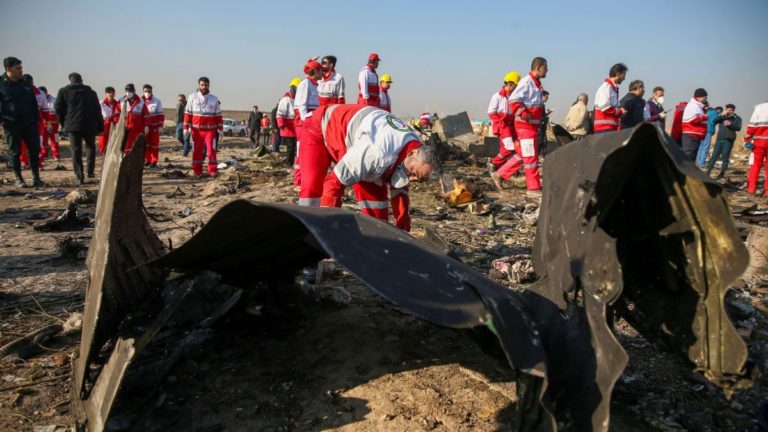 Reportan que avión con 180 pasajeros fue derribado ‘por error’ por Irán