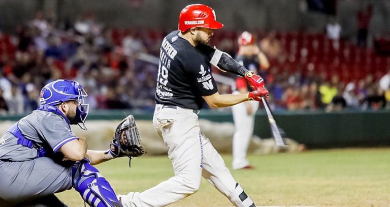 Con el guante y con el madero, Edson García tiene con vida a Venados ante Yaquis