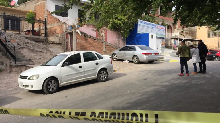 Lo ejecutan fuera de su casa en la 5 de Mayo