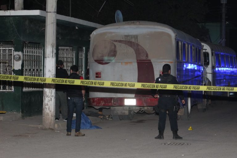 A machetazos asesinan a hombre en Villa Juárez
