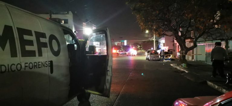 Ejecutan a dos jóvenes al salir del estadio Tomateros