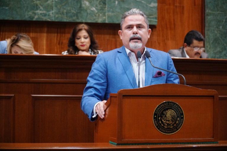 Llevan nombre del ‘Maquío’ al Muro de Honor