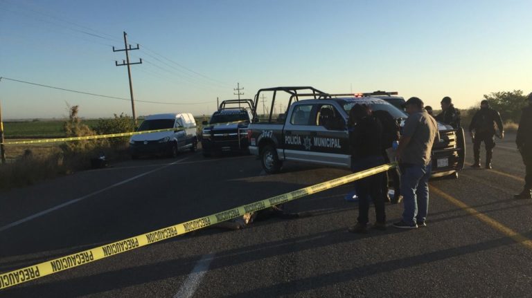 Hallan muerto a joven en la carretera Navolato-Altata