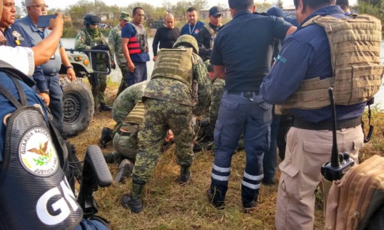 Vuelcan y mueren cuatro de la Guardia Nacional que habían sido agredidos