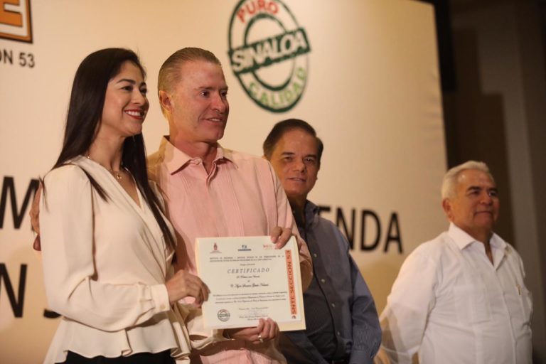 Tras 20 años ‘descongelan’ créditos a maestros; les dan 717 apoyos para vivienda