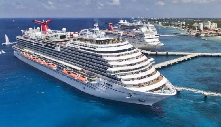 Crucero MSC Meraviglia atraca en Cozumel; pasajeros continúan en la embarcación