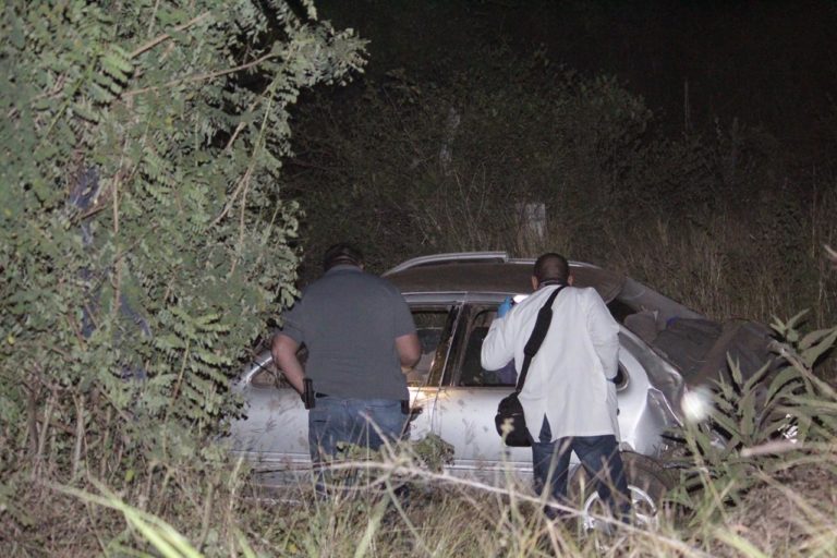 Muere mujer tras volcadura en Chiqueritos