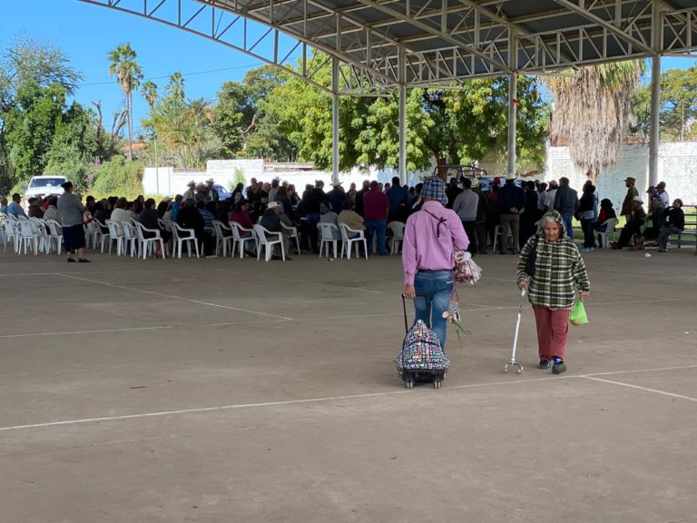 ¡Los tienen temblando de frío! Los citaron a las 8, llegan a las 11 con 68 y Más en Navolato