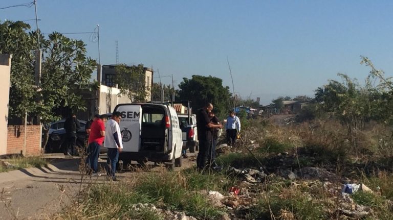 Con tortura y envuelto hules negros encuentran cuerpo en Prados del Sur