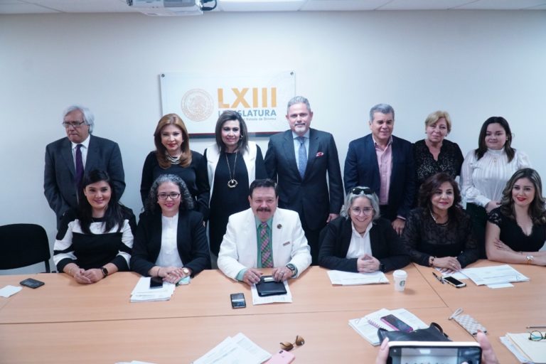 Instalan jurado del premio Norma Corona