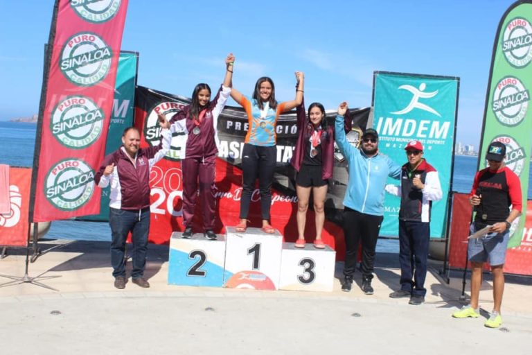 Destacan mazatlecos en nado de aguas abiertas