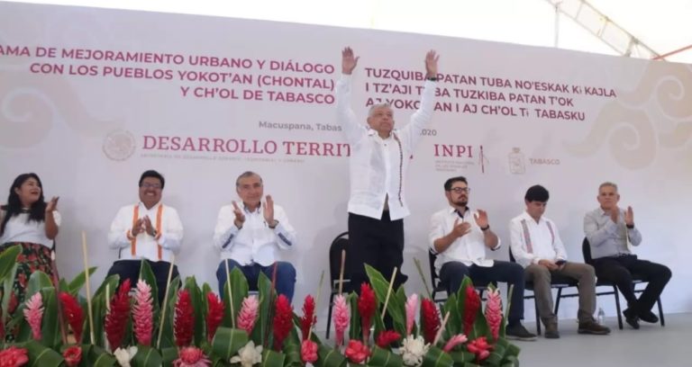 AMLO contiene protesta en Macuspana, Tabasco