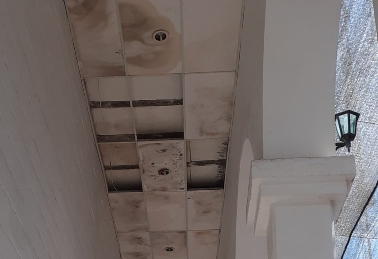 A pedazos cae infraestructura del ayuntamiento de Navolato