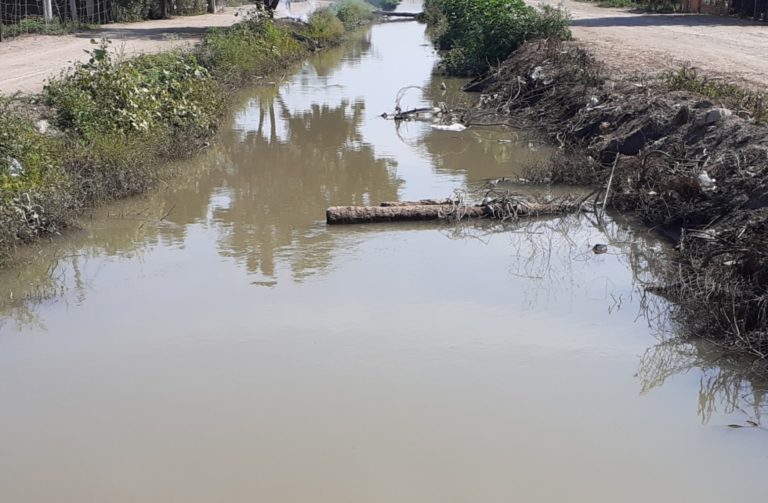 Flotando en canal encuentra cuerpo en San Blas, Navolato