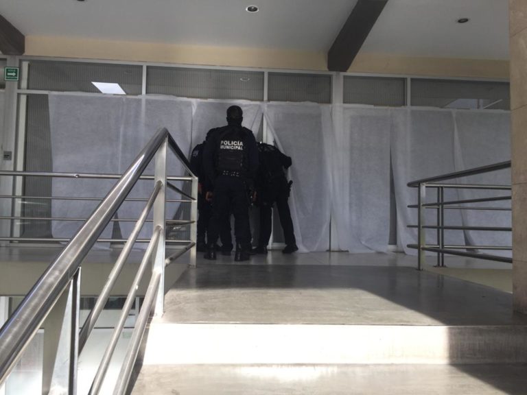 Balean oficina en plaza comercial del Centro de Culiacán