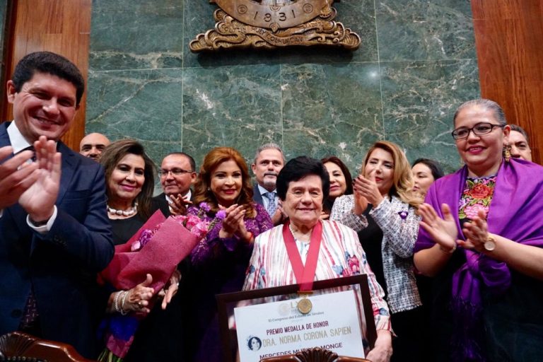 Entregan a Meché Murillo premio Norma Corona