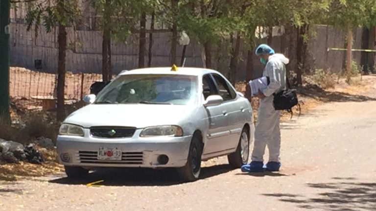 Encuentran dos cadáveres al interior de un automóvil en Santa Fe
