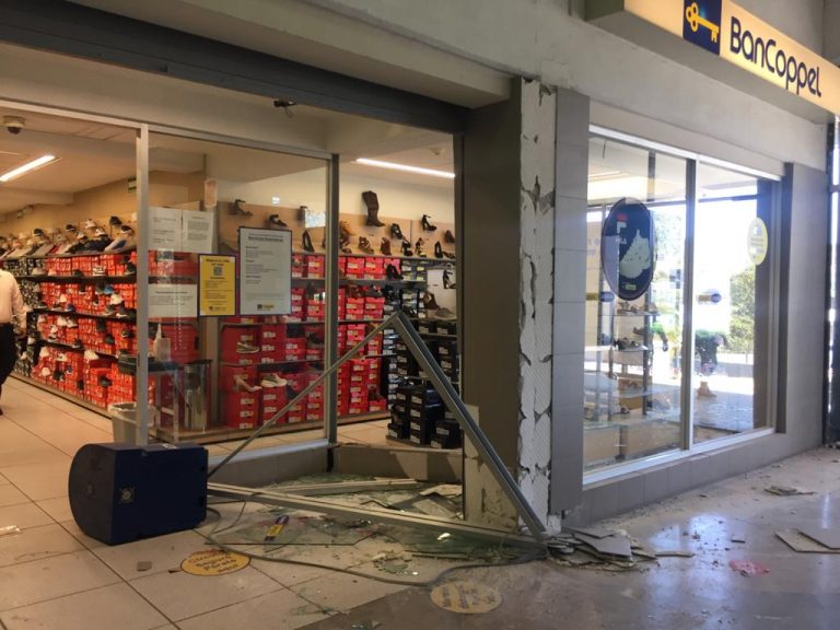 Roban cajero automático en Plaza Sur