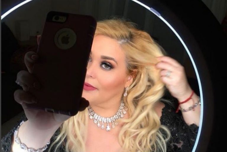 Sheyla presume nueva figura con entallado vestido