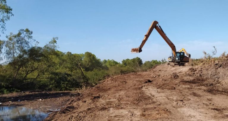 Avanza 20% dragado del dren Cedritos, en Navolato