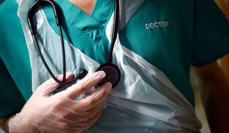 Médicos expuestos a COVID-19 generan anticuerpos que resisten a nuevos contagios