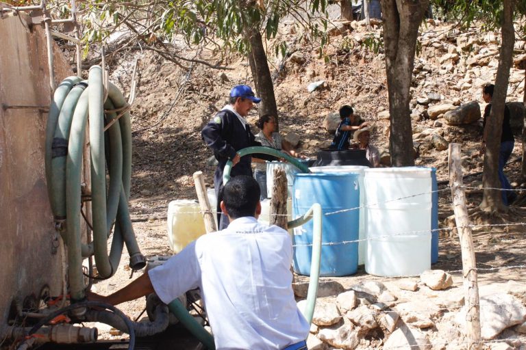 Atiende Culiacán cuatro pueblos por sequía