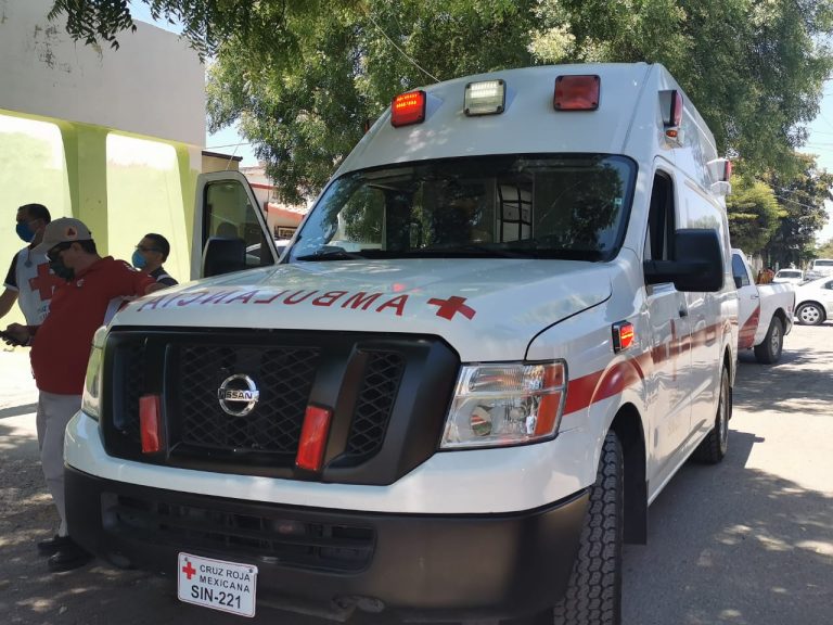 Rescatan a jóvenes tras incendio en altar dedicado a la madre