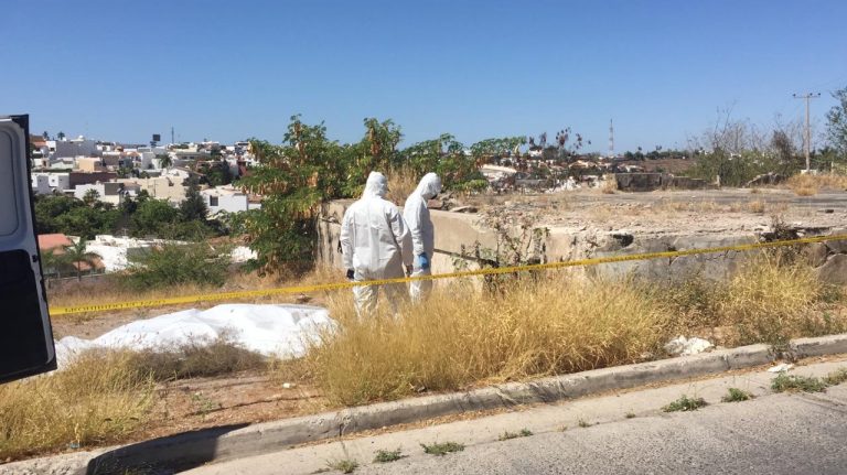 Reportan cadáver en casa abandonada en Lomas de Guadalupe
