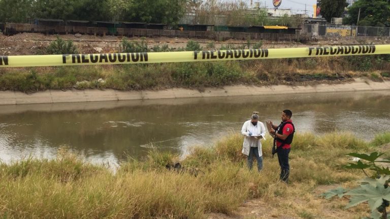 Hallan cadáver flotando en canal de Recursos