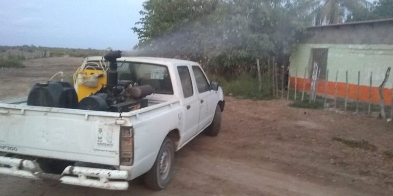 Por moscos fumiga Navolato campos pesqueros