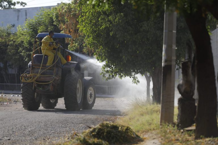 Sanitizan Barrancos por alta incidencia de COVID-19