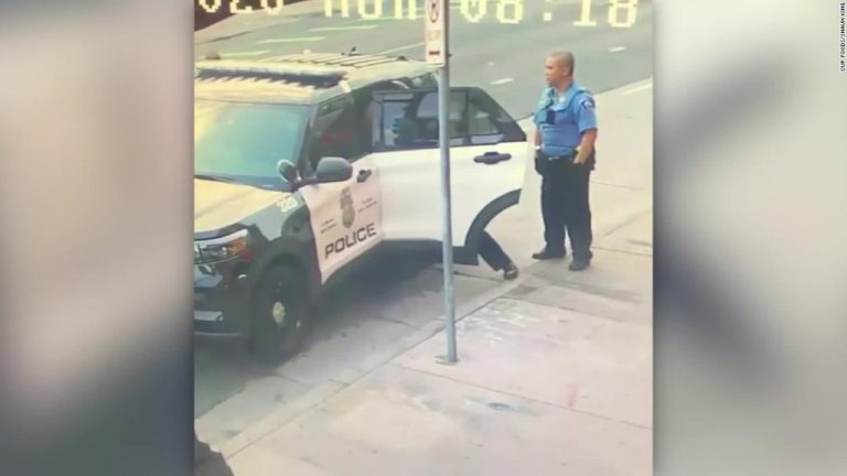 Anuncian cargos contra los 4 agentes por muerte de Floyd