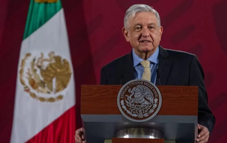 Baja 8 puntos la aprobación de AMLO; se ubica en 60%