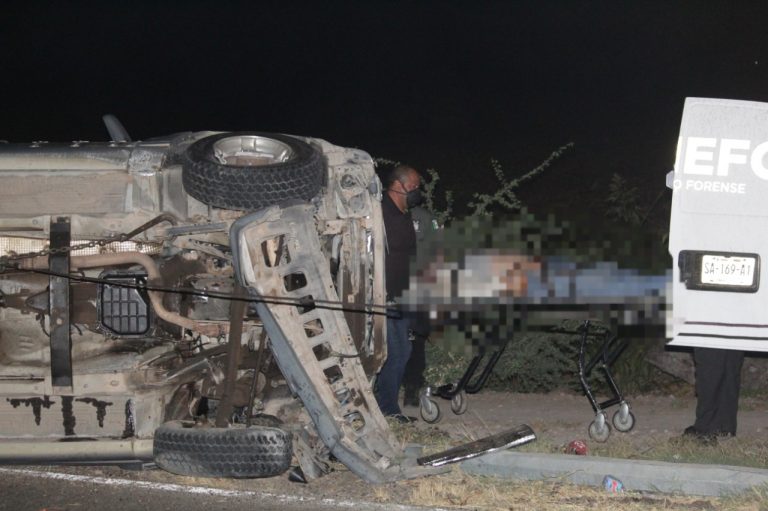 Automovilista muere al impactarse en muro; no había señalética
