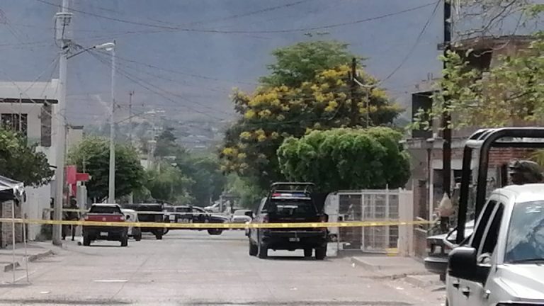 Con camiones blindados realizan militares operativo en Culiacán