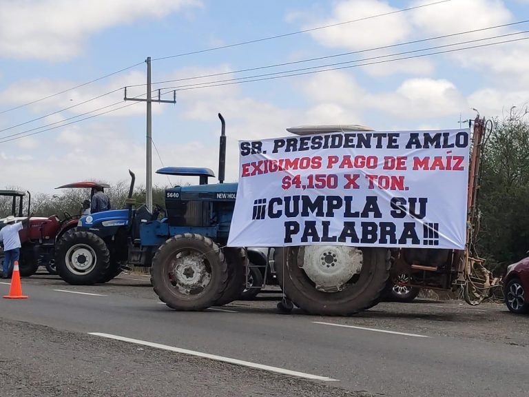 Se movilizan más de 2 mil productores desde El Carrizo hasta Mazatlán